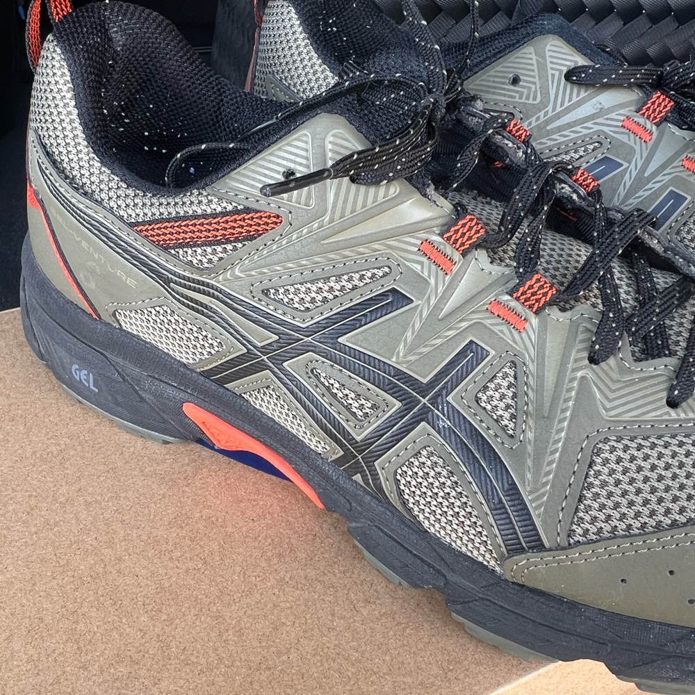 Men’s gel venture 8 size 12 Asics athletic shoes